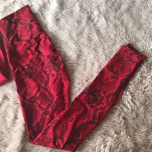 Super Cute Lululemon set! Like new.